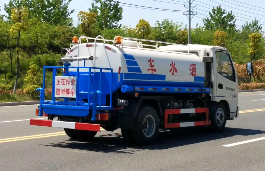 凯马洒水车