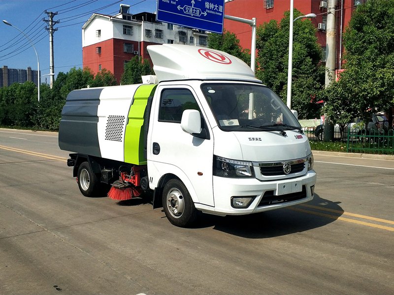 途逸扫路车